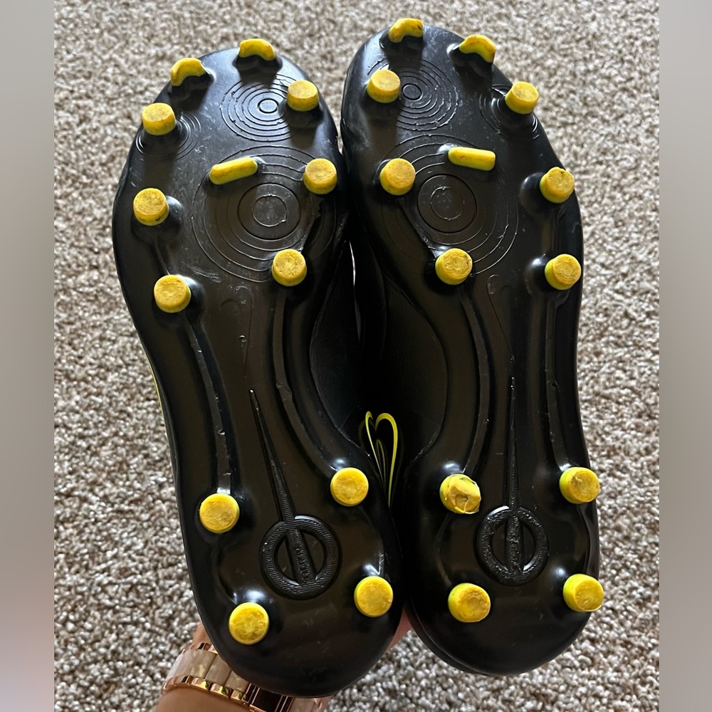 Nike Size 5Y Kids Black + Yellow Soccer Cleats Sneakers - Picture 3 of 4
